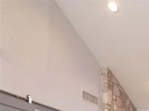 Brightly Decorated Leasing Office Brightly Decorated Leasing Office at The Ivy, Austin, Texas - Photo Gallery 2