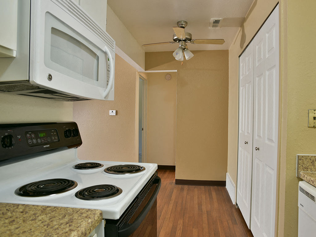 White Kitchen Appliances at Woodland Place, Midland, MI