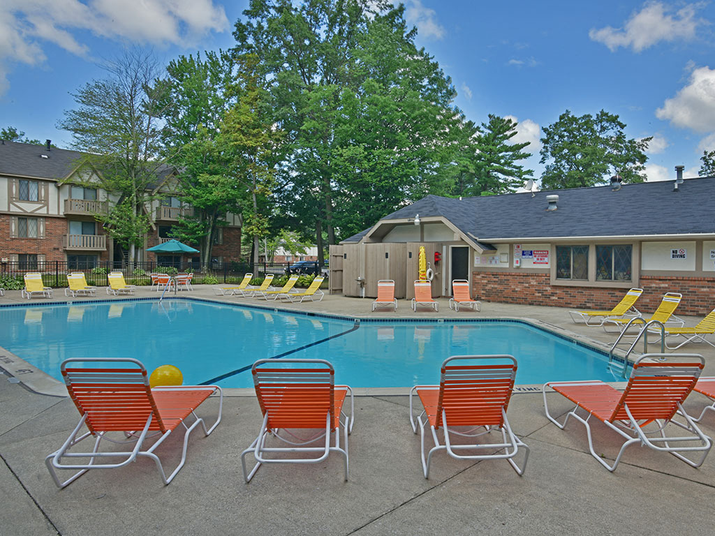 Poolside Lounge Chairs at Woodland Place, Midland, MI