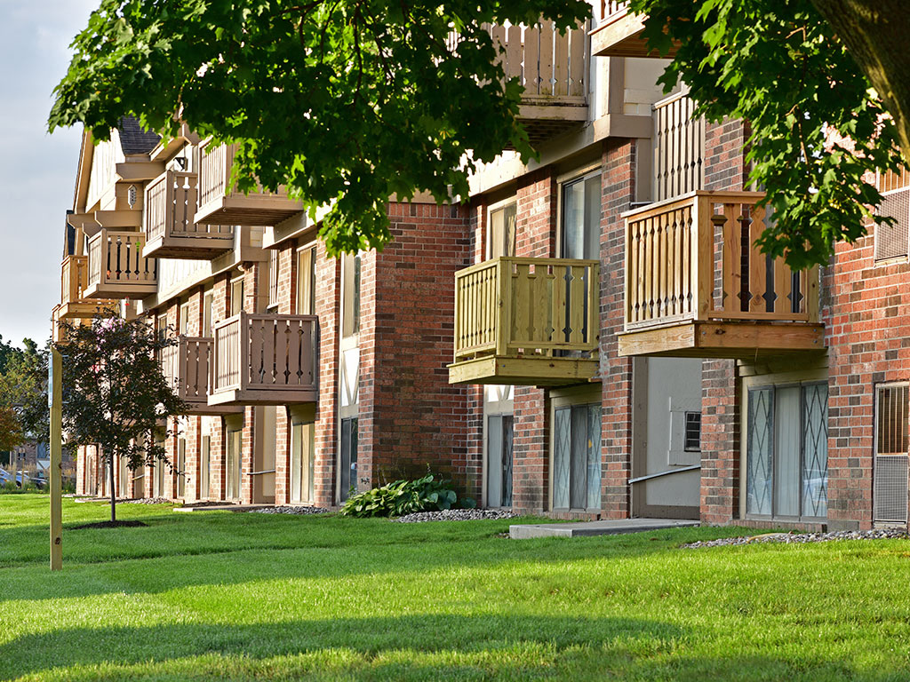 Courtyard Views at Huntington Place, Essexville, MI, 48732