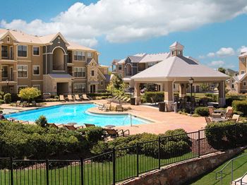 Newly Renovated Resort Style Pool With Outdoor Lounge, Barbeque Grills, & Fire Pit