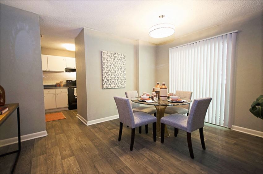 555 Mansell Apartments, 555 Eaglescrest Village Lane, Roswell, GA