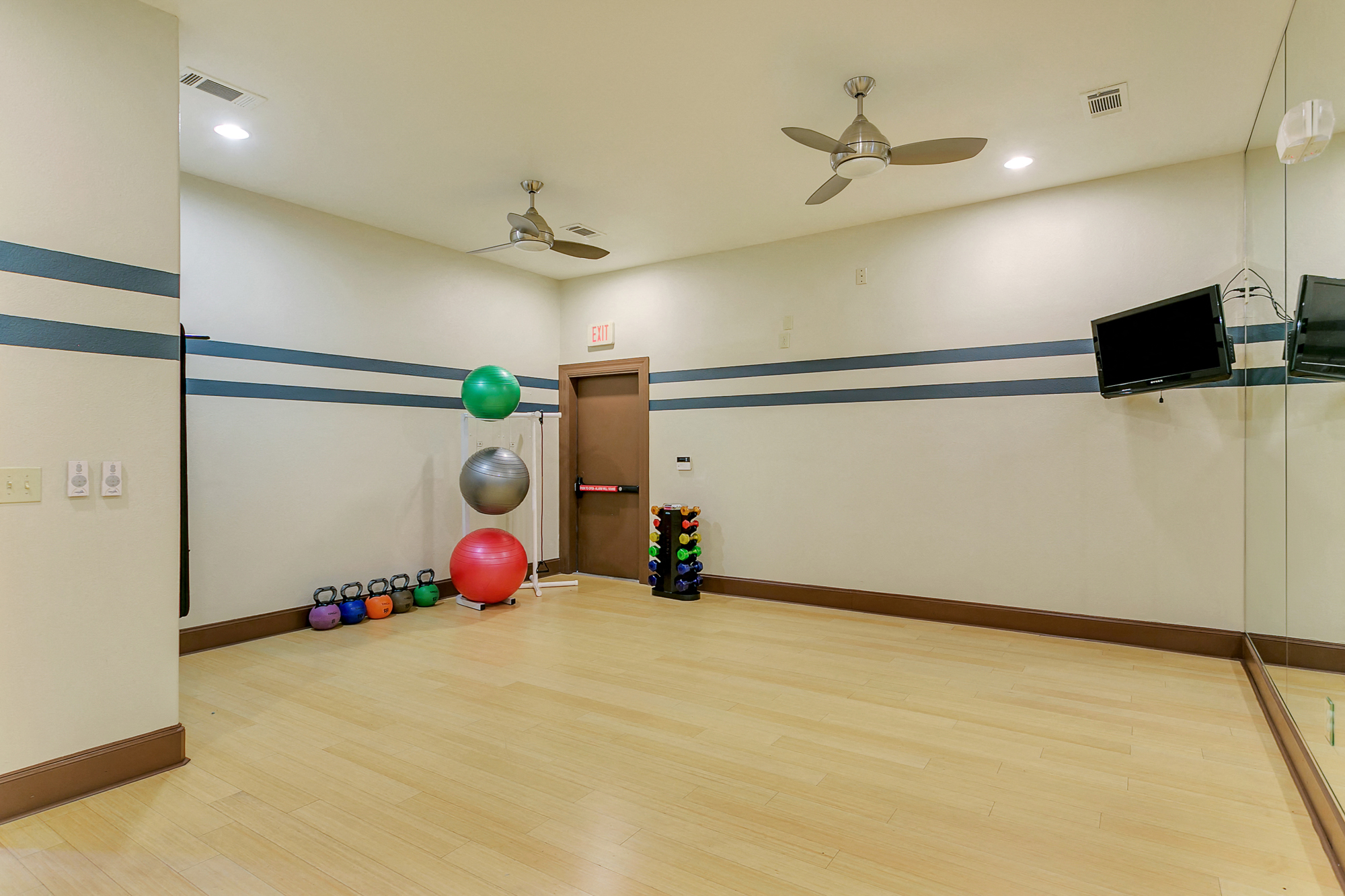 24/7 fitness center with Yoga studio.