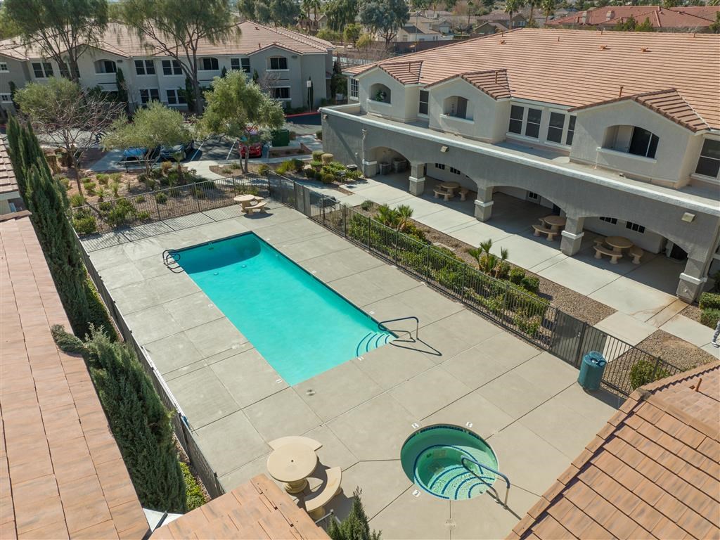 Annabelle Pines Apartments