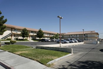 1200 E. Ogden Avenue Studio-1 Bed Apartment for Rent - Photo Gallery 3