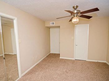 ceiling fan apartment amenity 