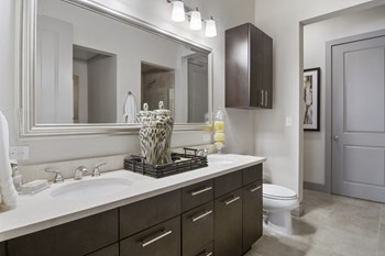 Model Bathroom Model Bathroom - Photo Gallery 5