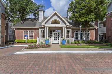 2828 Greenbriar 1-2 Beds Apartment for Rent Photo Gallery 1