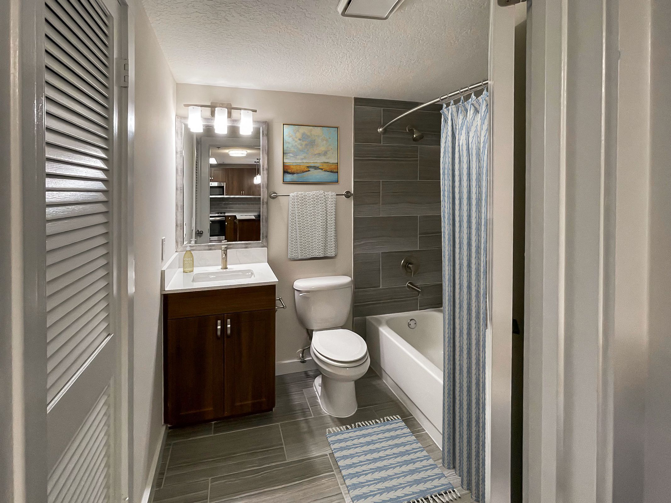 Palm Tower Guest Bathroom