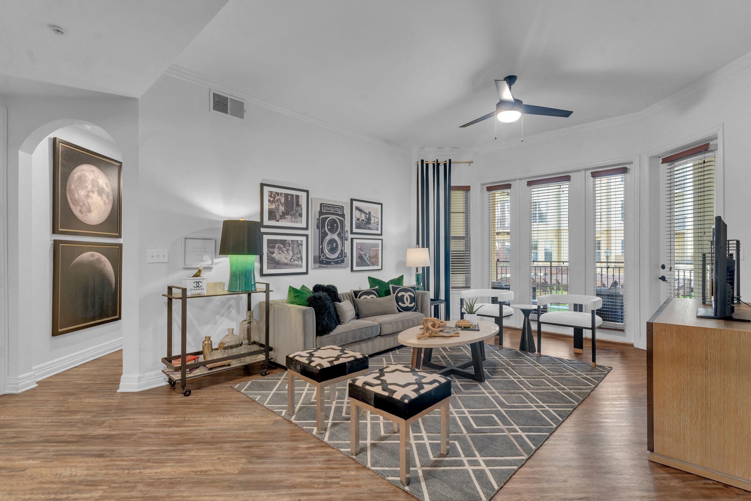 Gables Villa Rosa is a similar property to The Monterey By Windsor located in Dallas