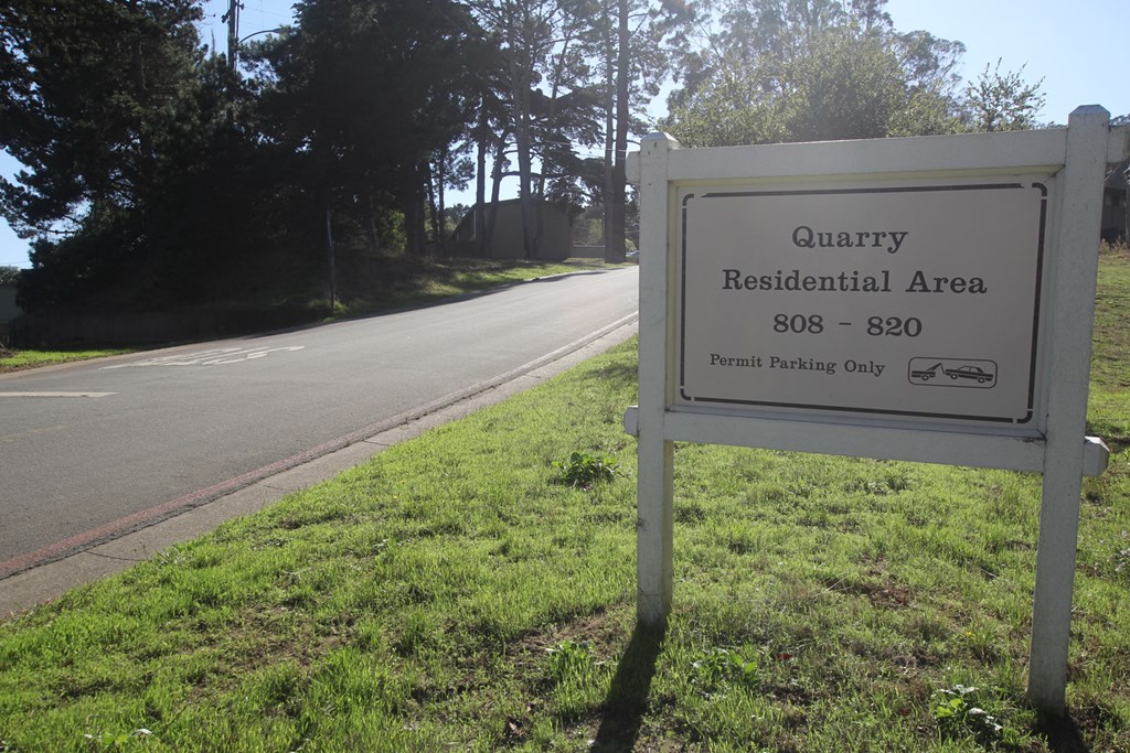 a sign for the quarry residential area on the side of a road