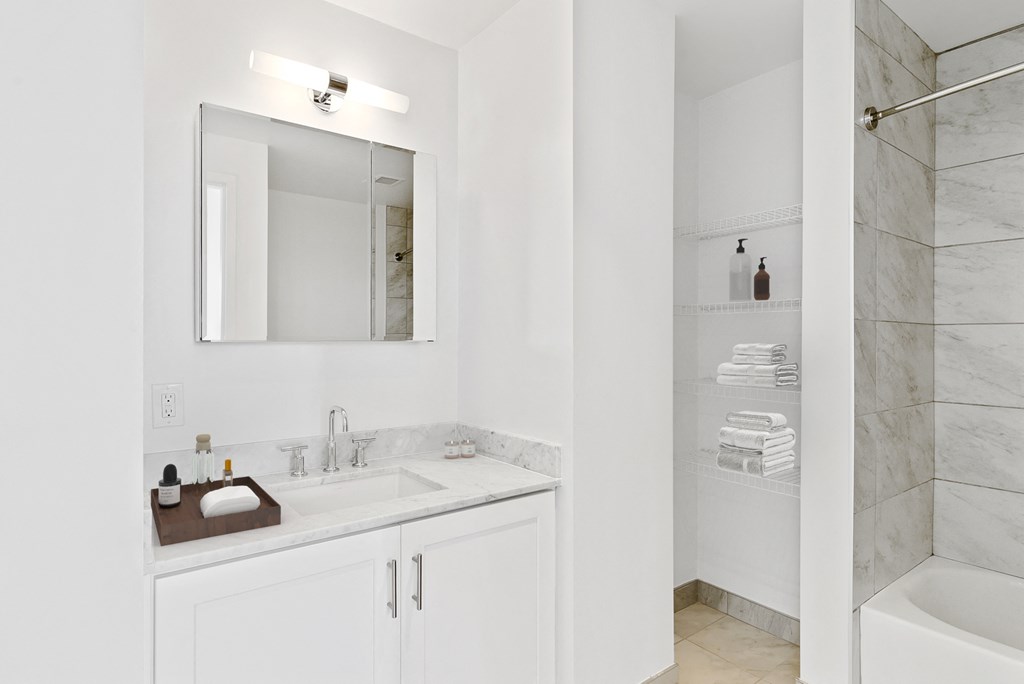 White interior bath at 65 Bay Street, Jersey City, New Jersey