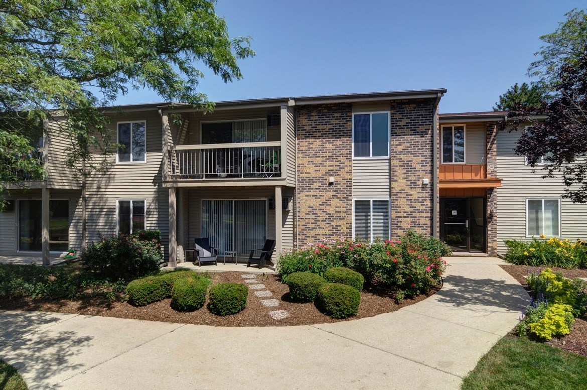 Briarbrook Apartment Homes, 1147 Briarbrook Drive, Wheaton, IL - RENTCafé