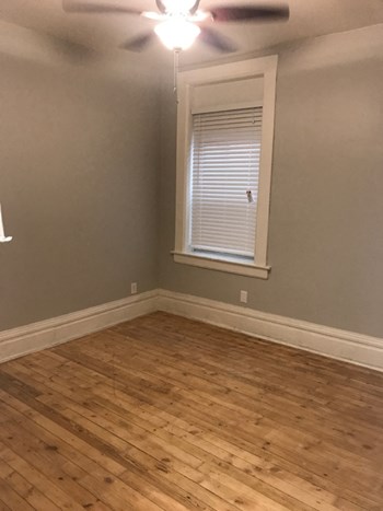 2501-05 N Lincoln Ave Bedroom - Photo Gallery 6