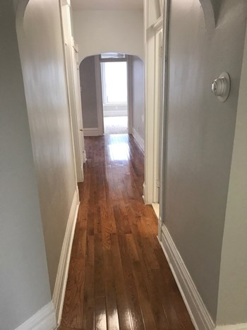 2501-05 N Lincoln Ave Hallway - Photo Gallery 3