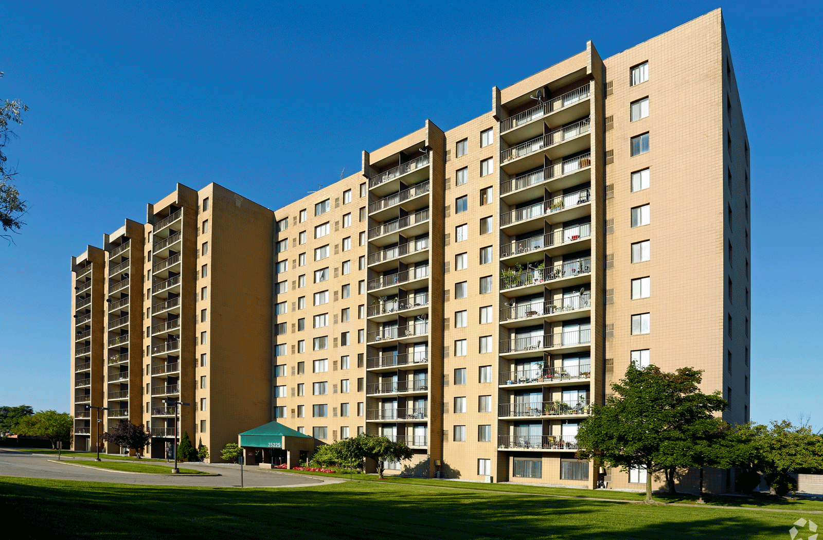 Highland Towers Apartments in Southfield, MI
