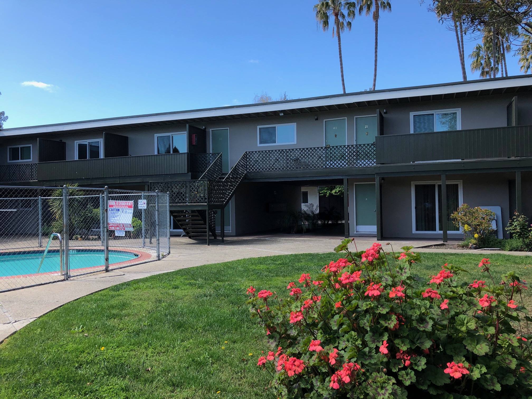 Midtown Apartments 2727 Midtown Court Palo Alto, CA 94303