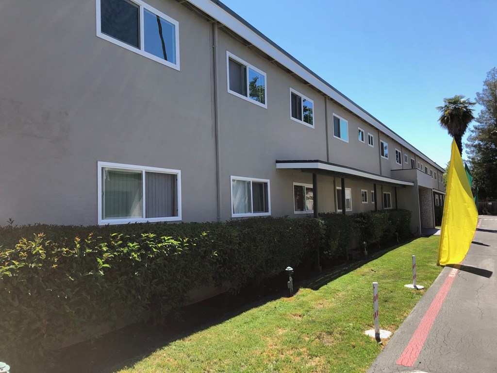 Midtown Apartments 2727 Midtown Court Palo Alto, CA 94303