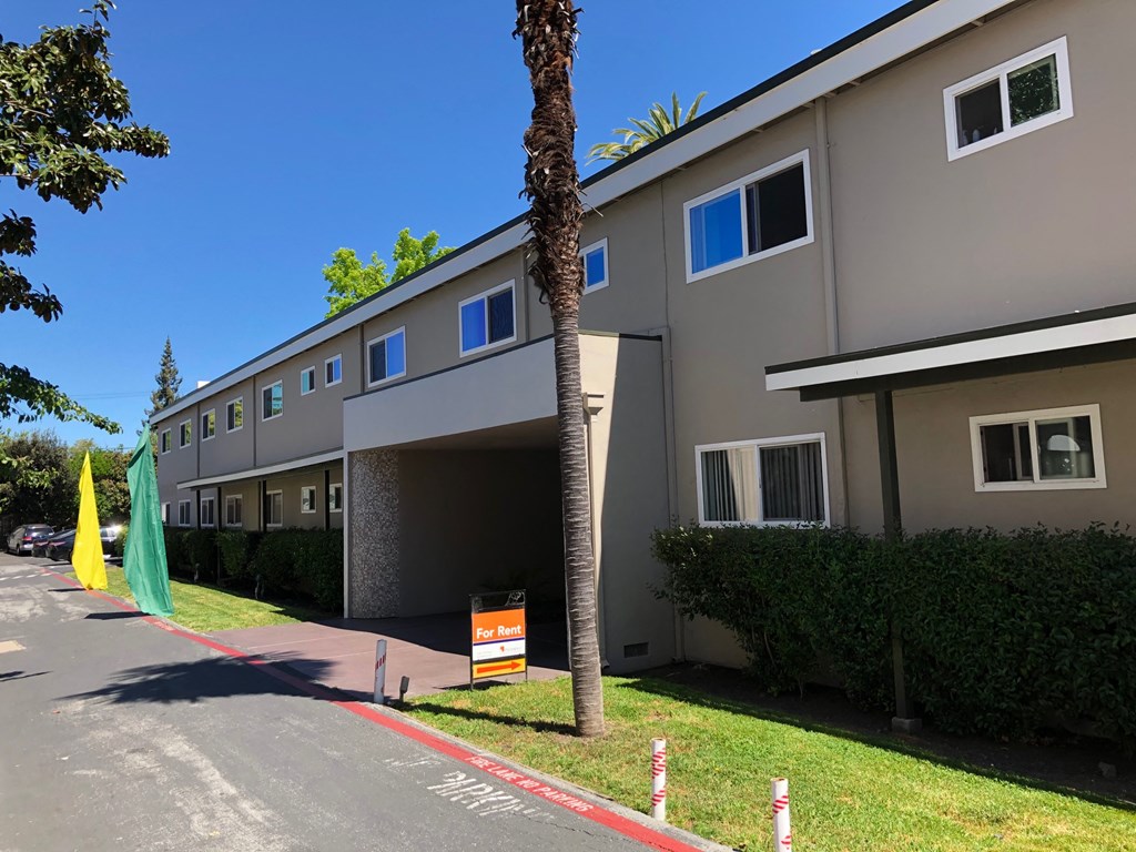 Midtown Apartments 2727 Midtown Court Palo Alto, CA 94303