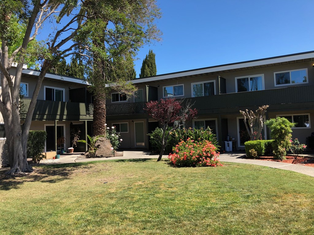 Midtown Apartments 2727 Midtown Court Palo Alto, CA 94303