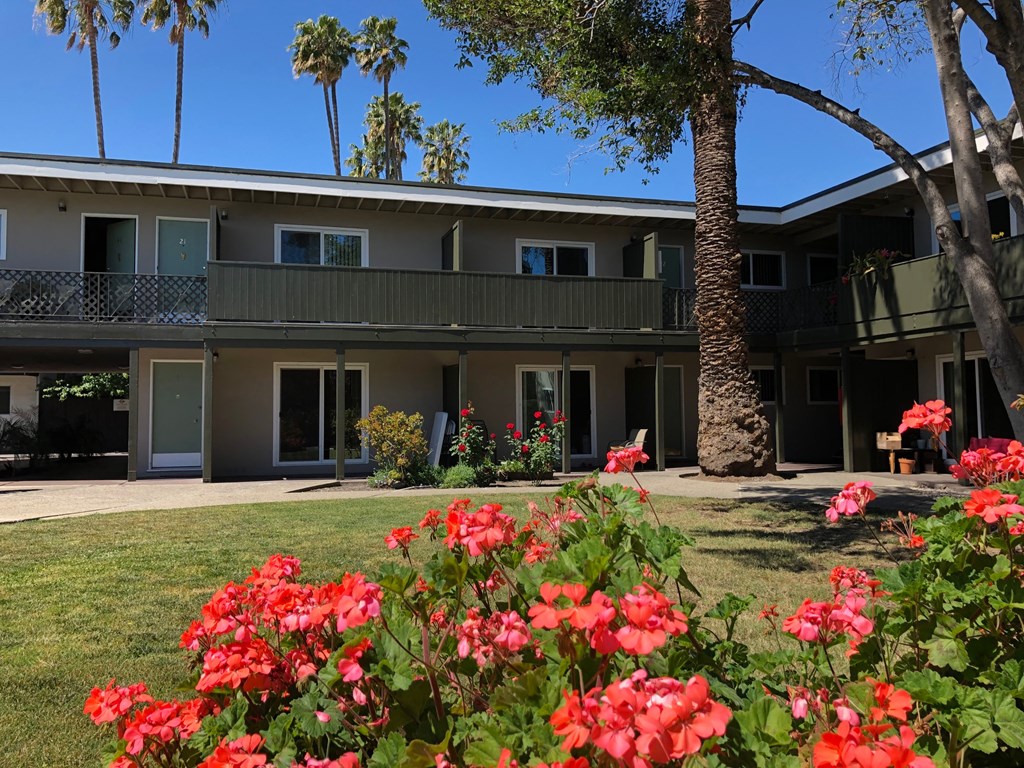 Midtown Apartments 2727 Midtown Court Palo Alto, CA 94303