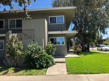 727-739 Carmel Avenue 2 Beds Apartment for Rent - Photo Gallery 4