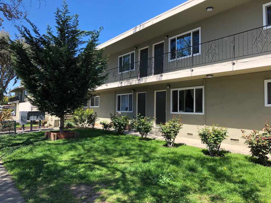 Carmel Plaza Apartments