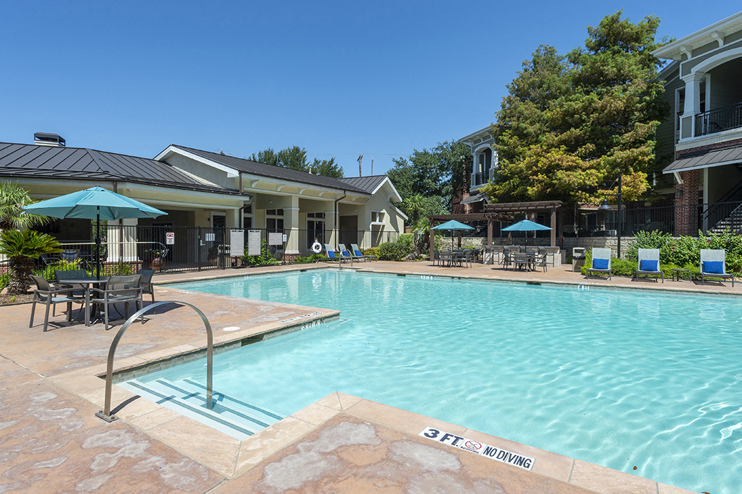 the preserve at ballantyne commons community swimming pool and apartment buildings