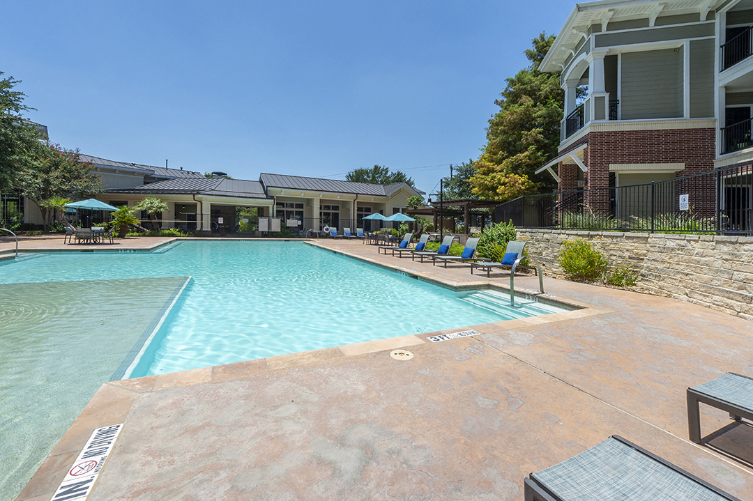 the preserve at ballantyne commons resort style swimming pool