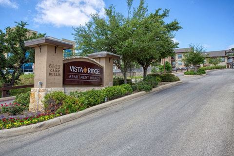 a view of the villas at vista ridge entrance to the street with a