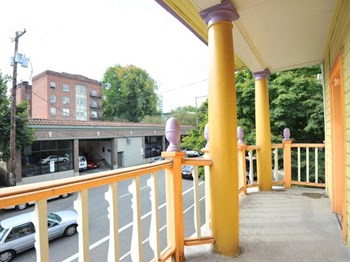 Glisan Porch - Photo Gallery 3
