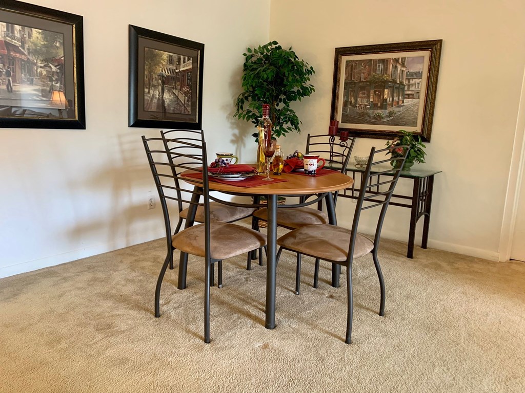 Dining Area at Dannybrook Apartments, Williamsville, NY, 14221