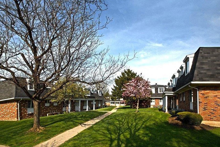 Beautiful Lawn Of Property at Dannybrook Apartments, Williamsville