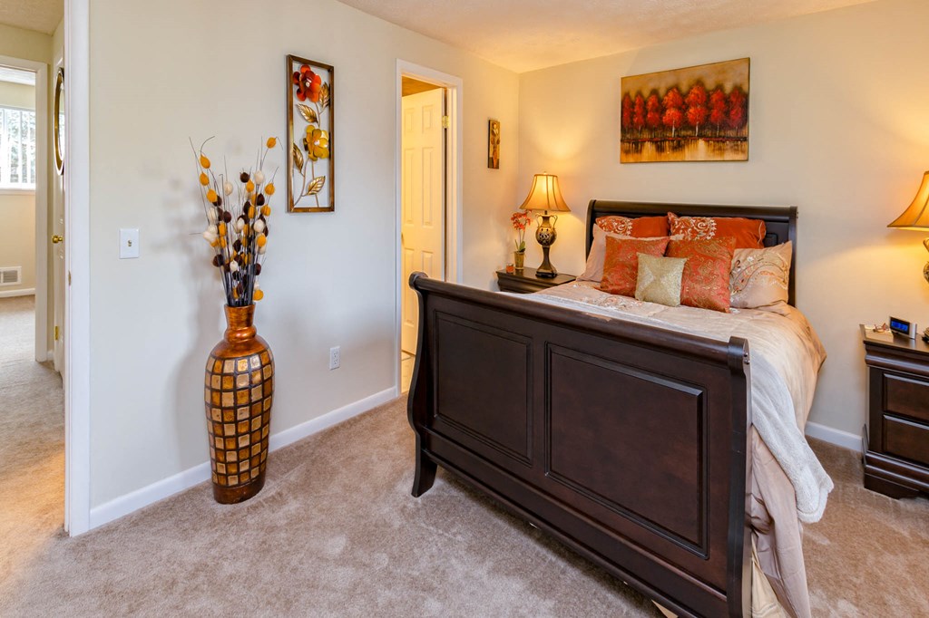 Large Master Bedroom at Collett Woods Townhouses, Farmington, NY 