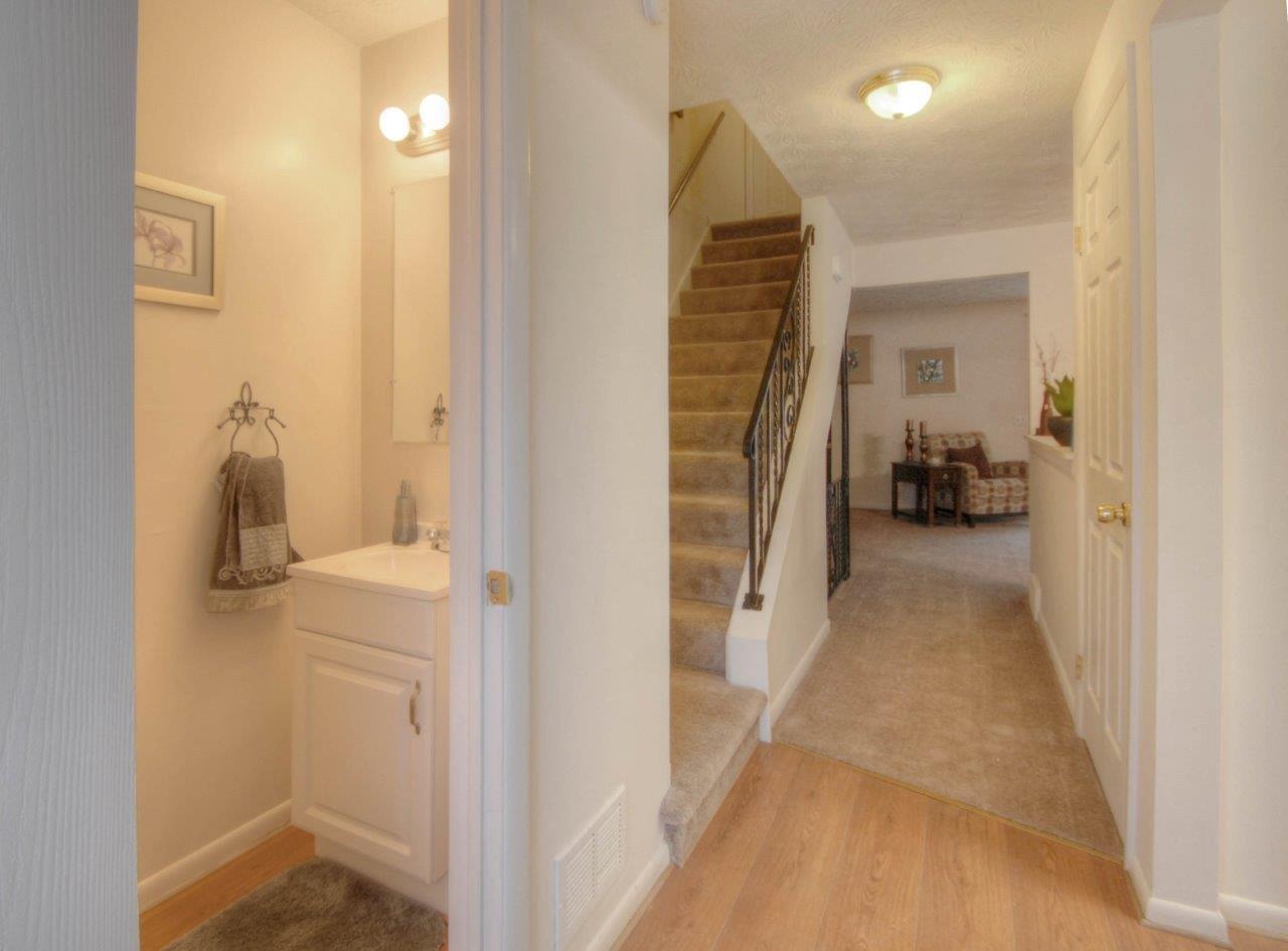 Collett Woods Townhouses Apartments, 6245 Silver Birch Dr, Farmington