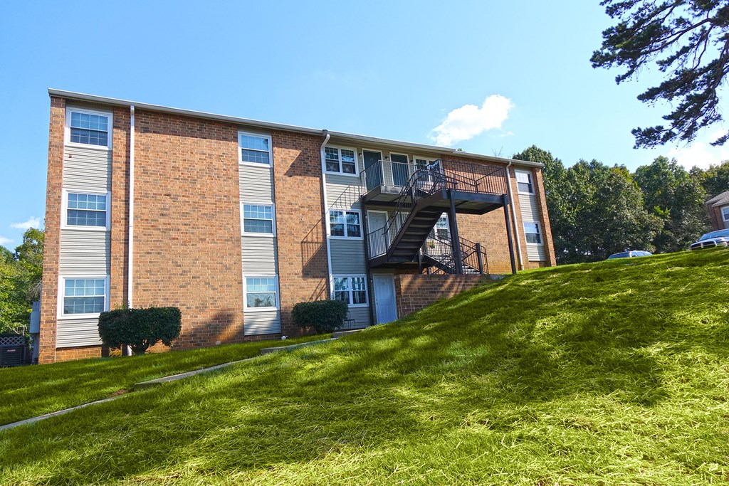 Green Outdoor at Pine Forest Apartments, Tennessee, 37312