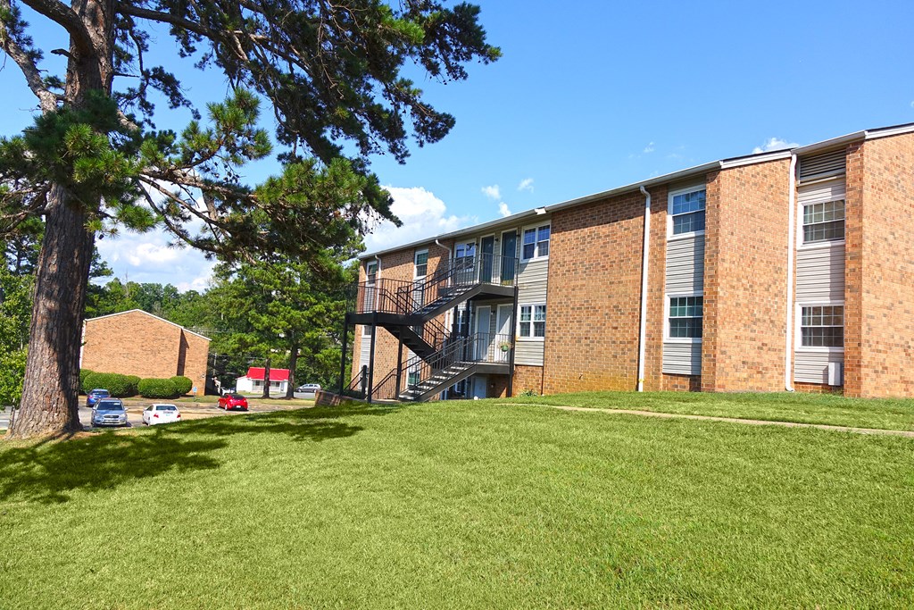 Lush Green Landscape at Pine Forest Apartments, Cleveland, TN, 37312