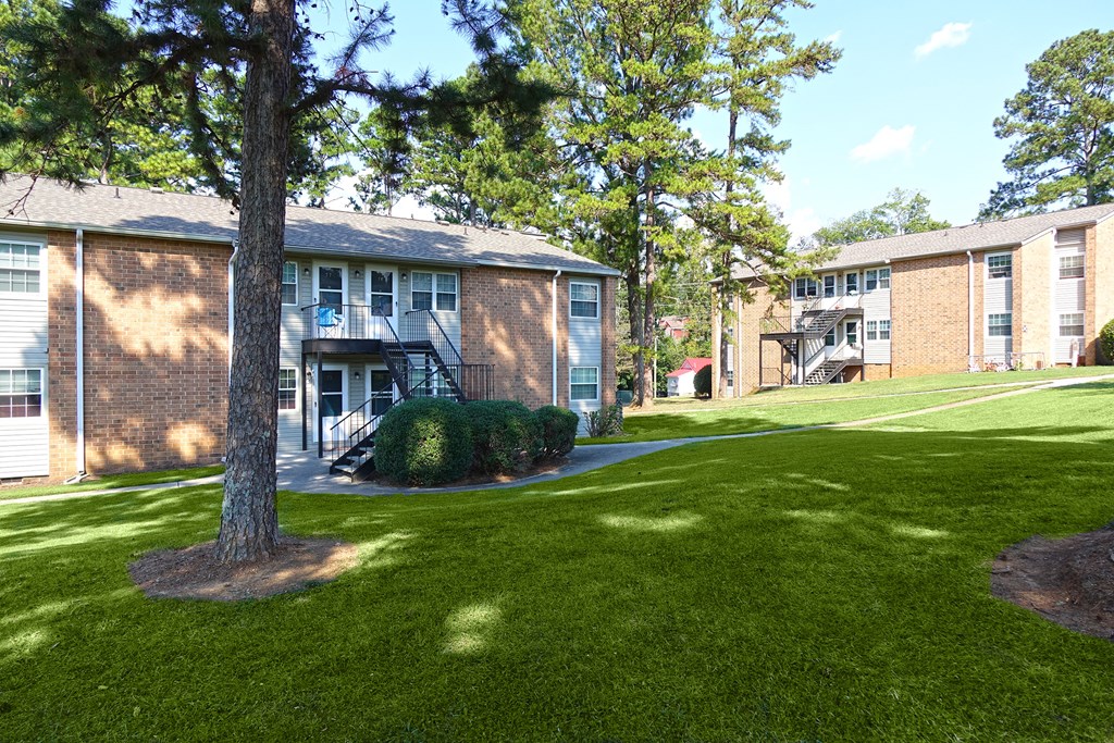 Garden Area at Pine Forest Apartments, Cleveland