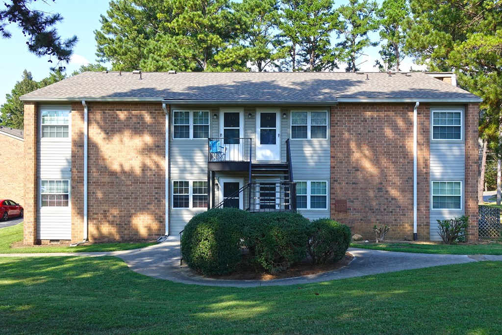 Elegant Exterior at Pine Forest Apartments, Tennessee
