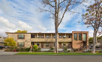 West-Los-Angeles-Luxury-Apartment-Missouri-Exterior-Front-Street-View
