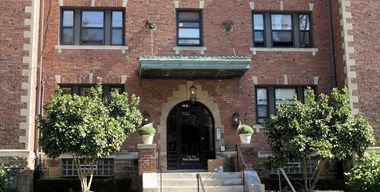 773 Shady Drive East 1-2 Beds Apartment for Rent