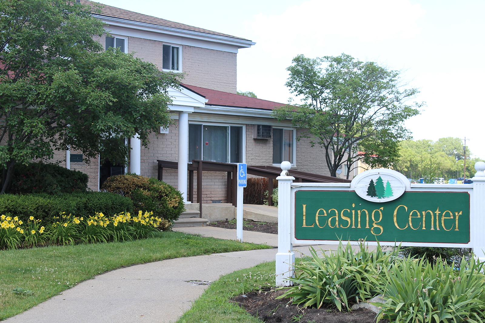 Warren Manor Apartments in Warren, MI