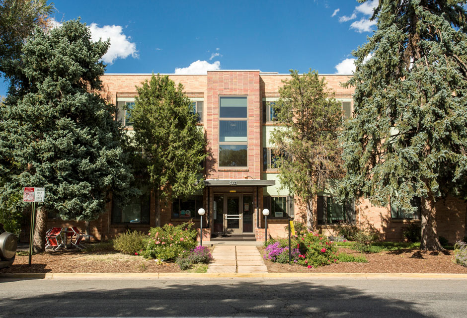 Hale Parkway Apartments in Denver, CO