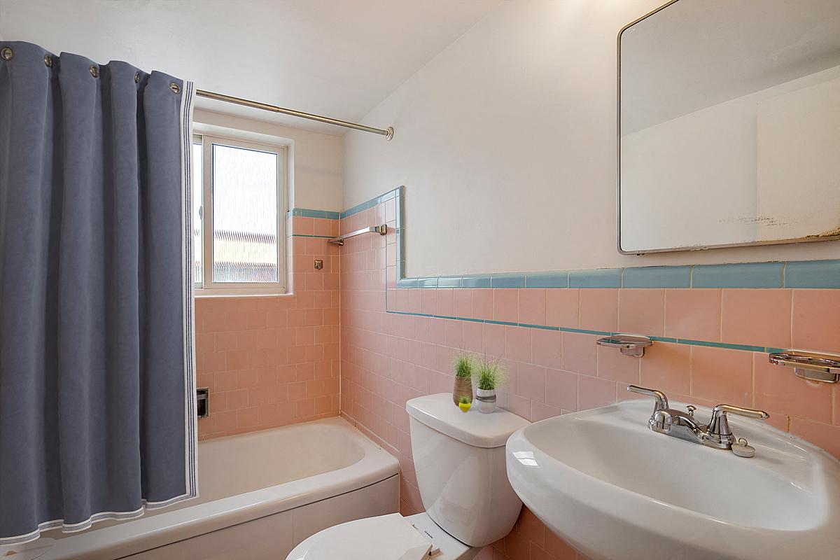 Hale Parkway Apartments in Denver, CO