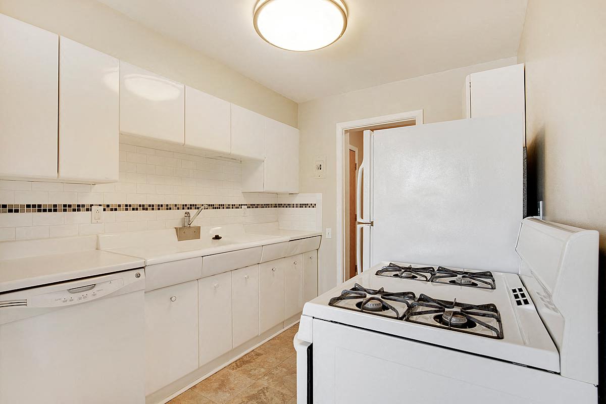 Hale Parkway Apartments in Denver, CO