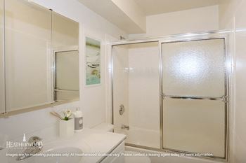 Luxurious Bathrooms at Town & Country Luxury Apartments, New York, 11946