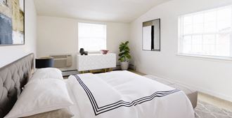 Spacious Bedroom With Comfortable Bed at Heatherwood House at Patchogue, Patchogue