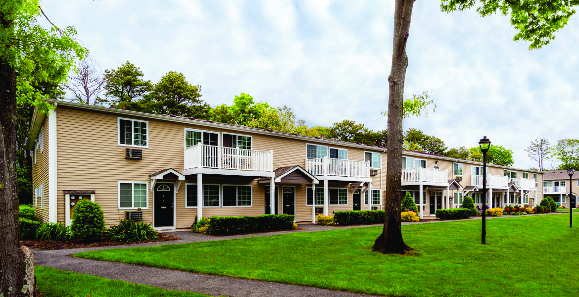 Lakeside Village Apartments 9 Pond View Drive East Patchogue Ny