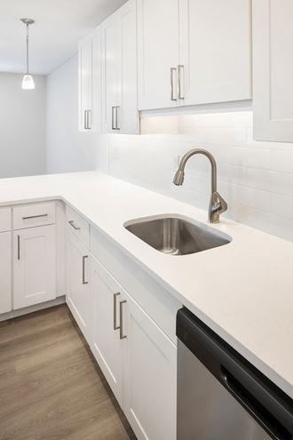 600 Pine Hollow Road 1-2 Beds Apartment for Rent - Photo Gallery 4