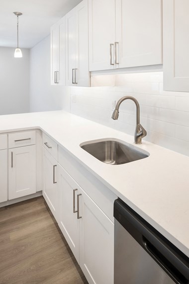 Kitchen sink with white interiors at Norwich Gate, New York - Photo Gallery 4